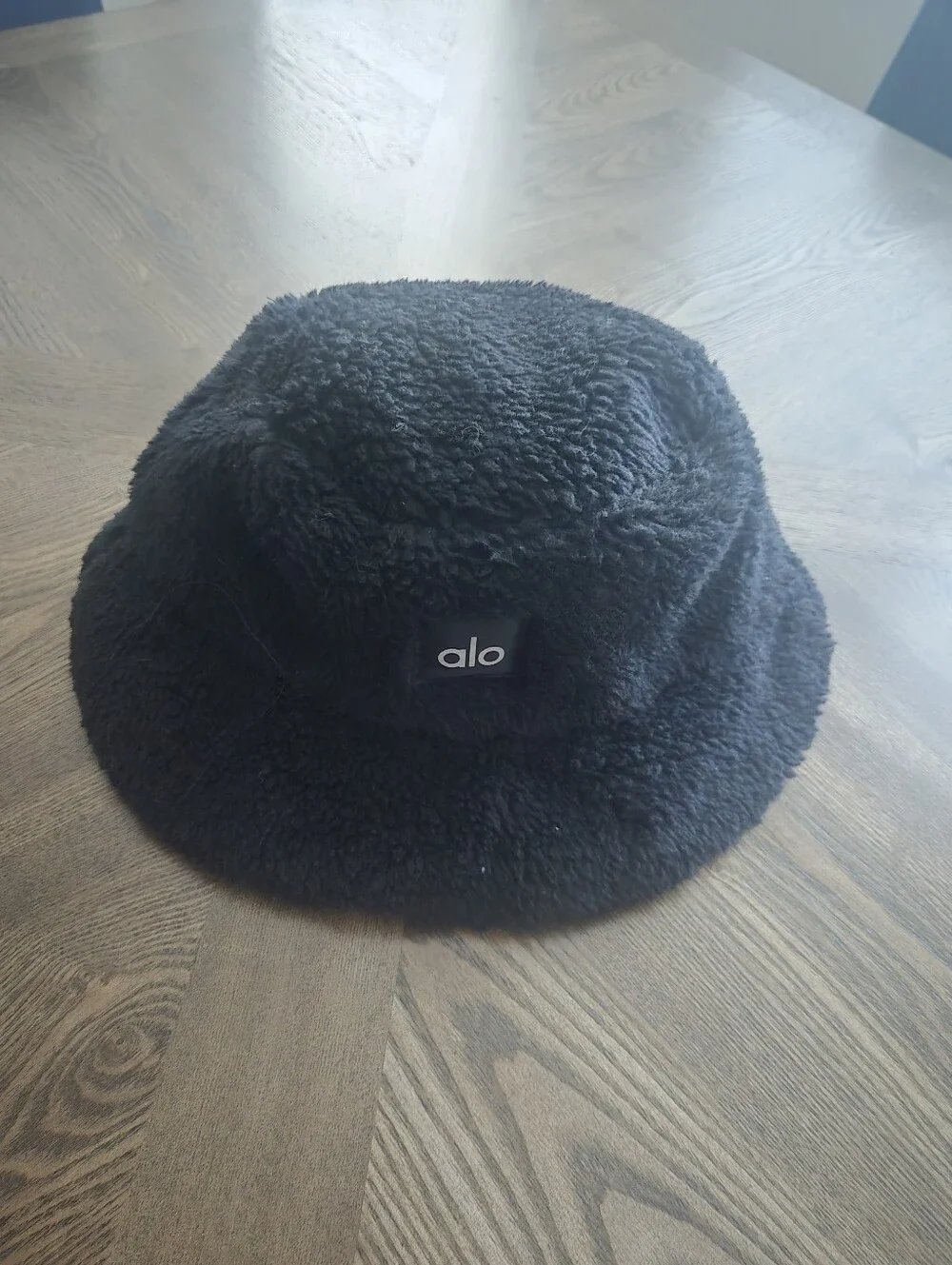 Alo Yoga Foxy Sherpa Bucket Hat in Black